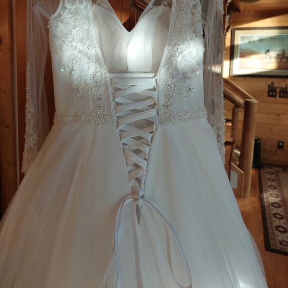 White Mary's Tulle Bridal Ball Gown with Crystal Beads size 8 - Picture 13 of 17